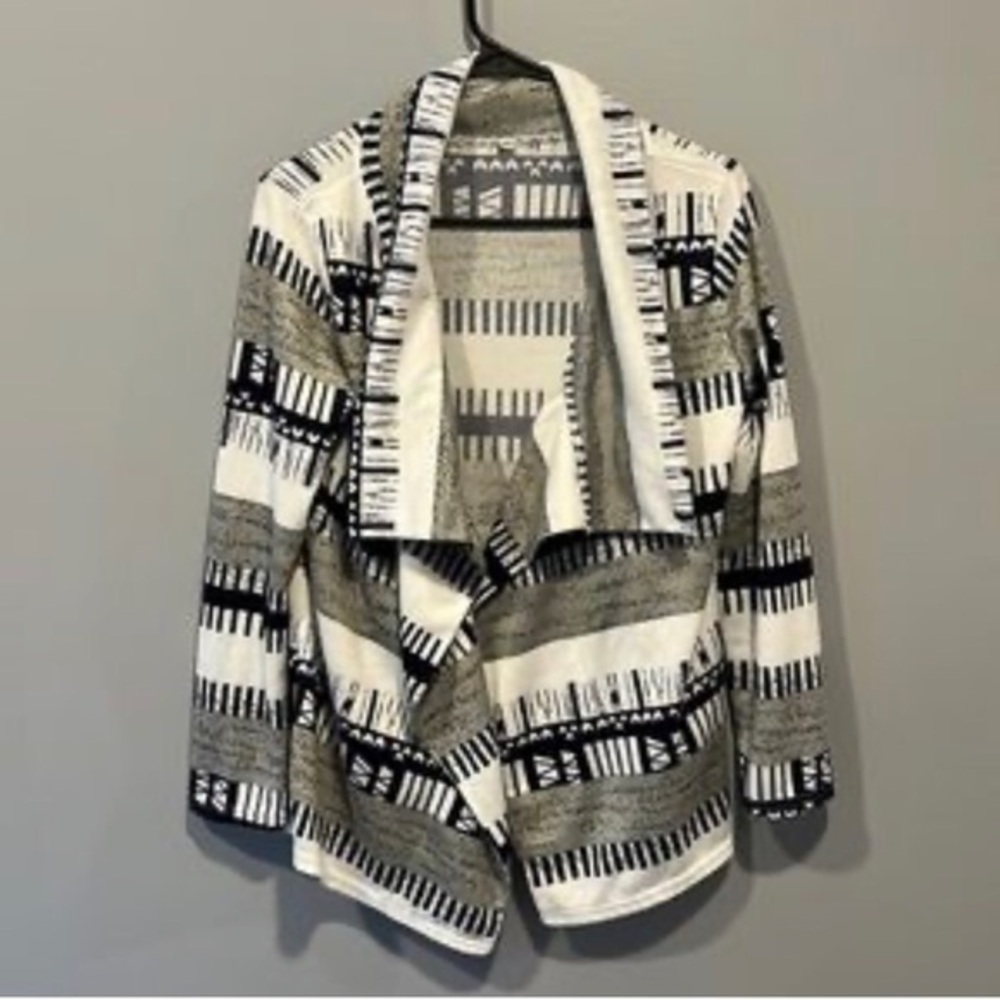 NEW green black and cream tribal pattern light cardigan  wrap size small medium